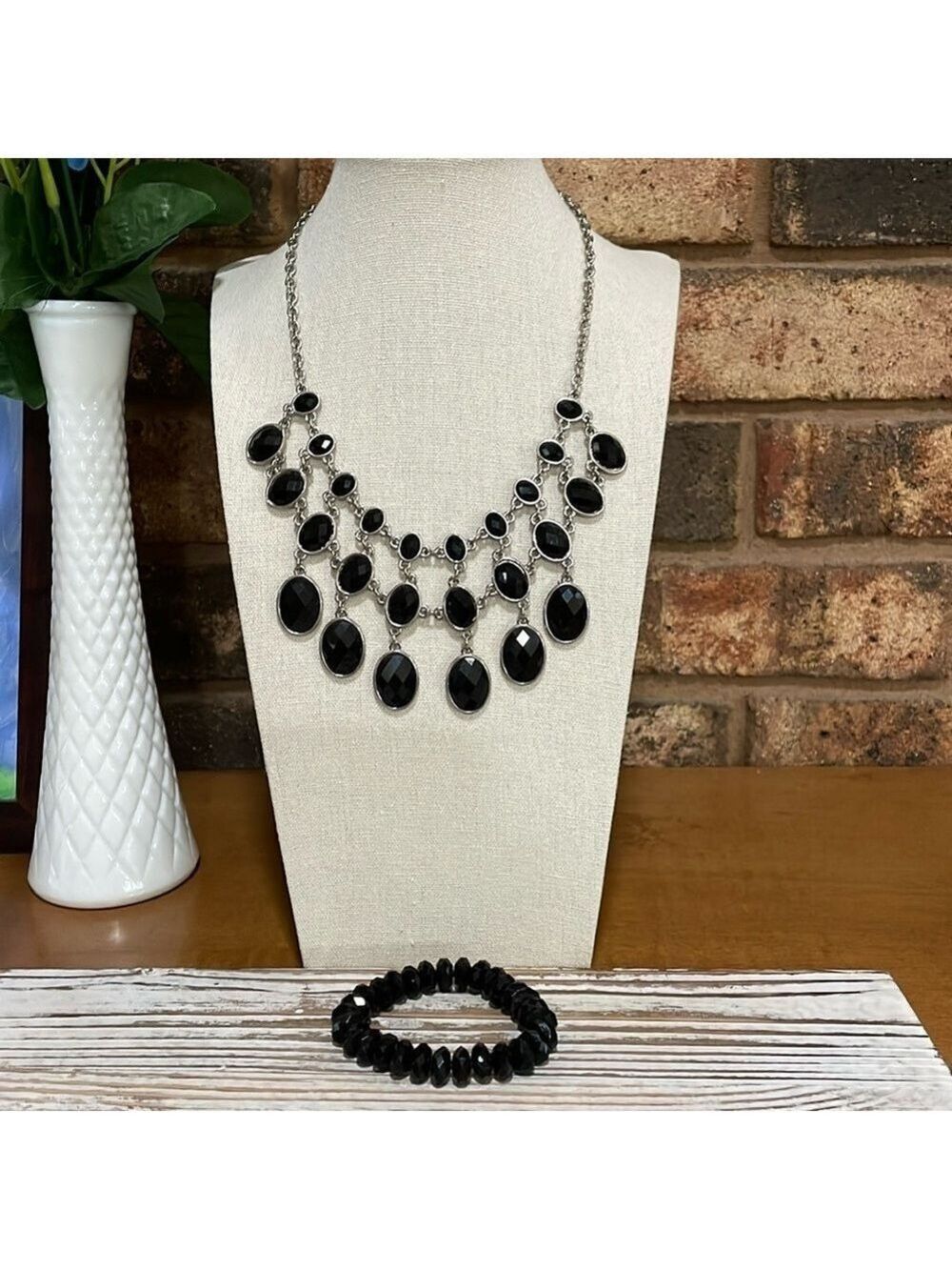 2028 Black Faceted Cabochon Bob statement necklace and bracelet set
